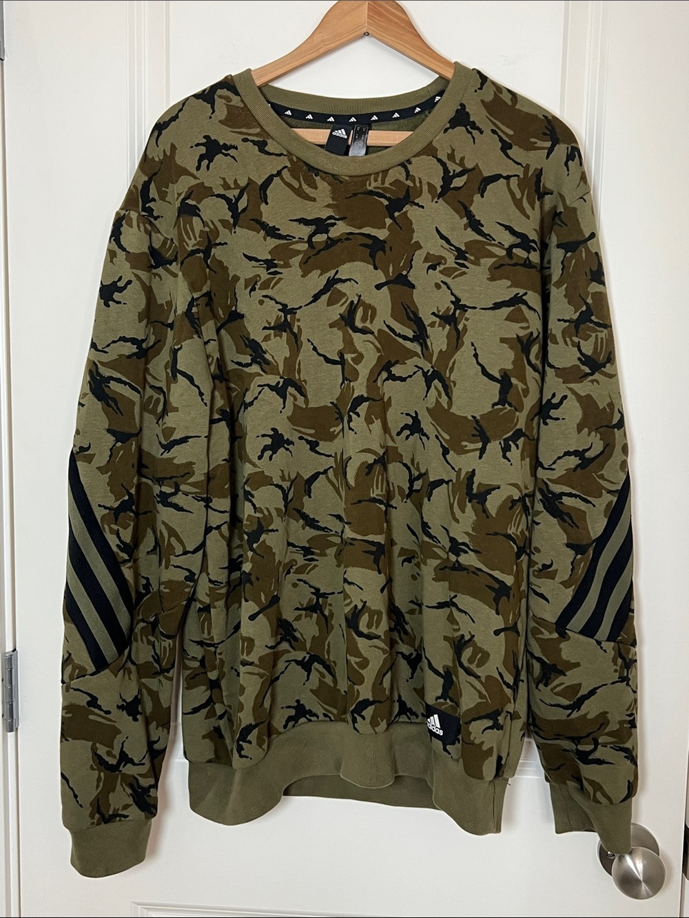 adidas Men's Sportswear Future Icons Camo Graphic Crewneck Sweatshirt XL